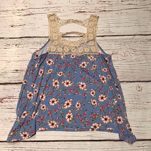 ⬇️ JUST REDUCED! ⬇️ Floral Top NWT!! 🌺 - Picture 1 of 5